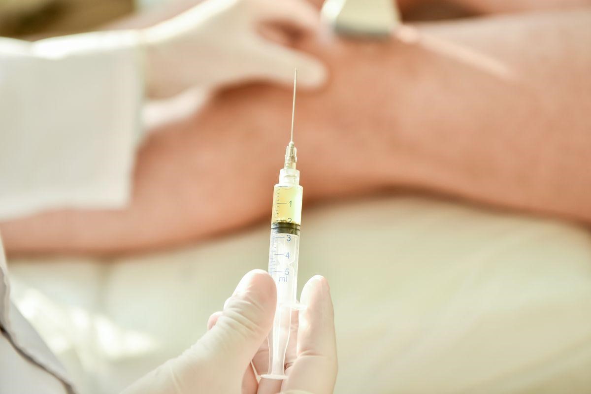 Leia mais sobre o artigo Ácido hialurônico no joelho em São Paulo: conheça os benefícios